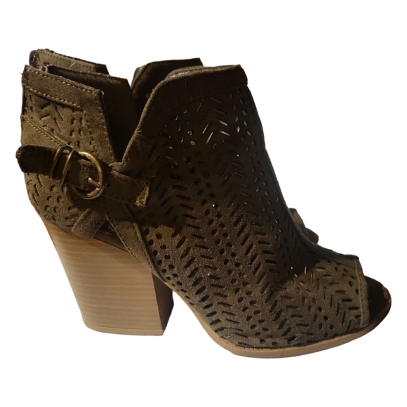 Charlotte Russe 3.5" Chunky Heeled Open Toe Boots  Vegan Leather Perforated Sz 6 - Picture 2 of 9